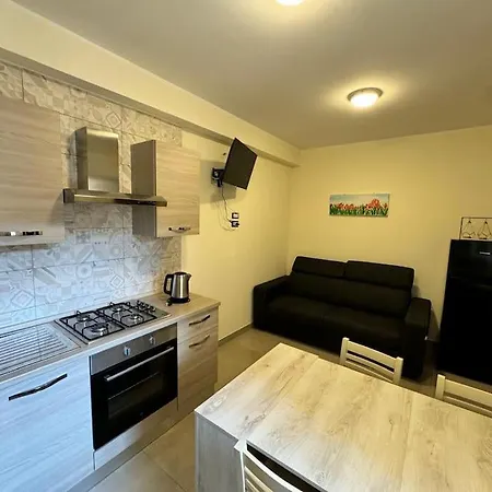 Ebe - Casa Indipendente Con Giardino